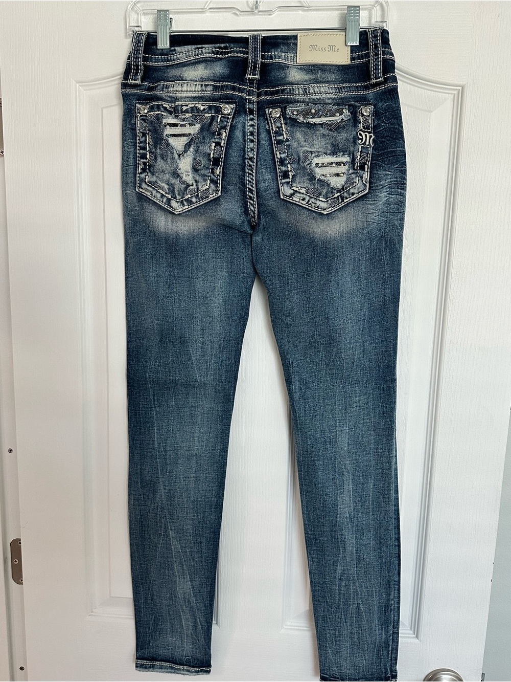 Miss Me BRAND NEW Distressed Blue Jeweled pockets  Skinny Jeans